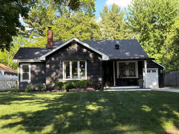 217 E Owasso Ln, Saint Paul, MN 55126
