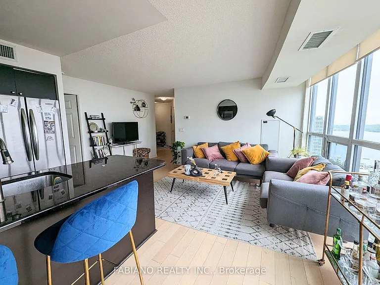 19 Grand Trunk Cres #3302 — Photo 3