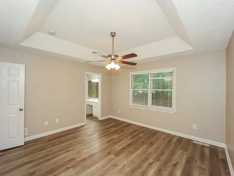 1604 Carriage Hills Dr — Photo 10