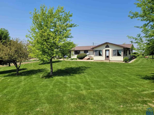 17506 Pioneer Ave, Le Mars, IA 51031