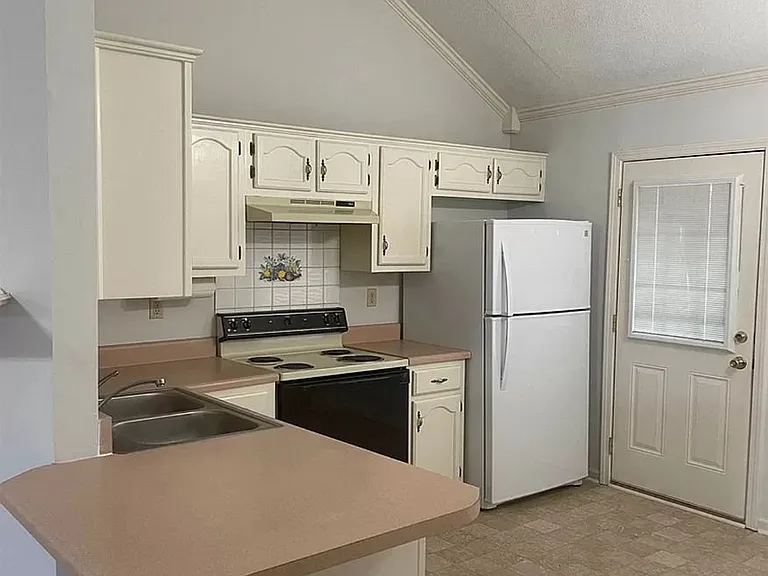 8917 Fulton Cv — Photo 4