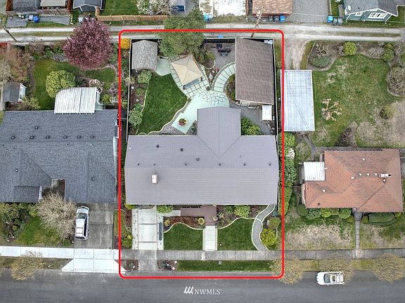 Aerial view - stunning yard, 2 outbuildings and gazebo.