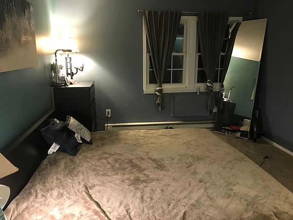 Big bedrooms with good closet space