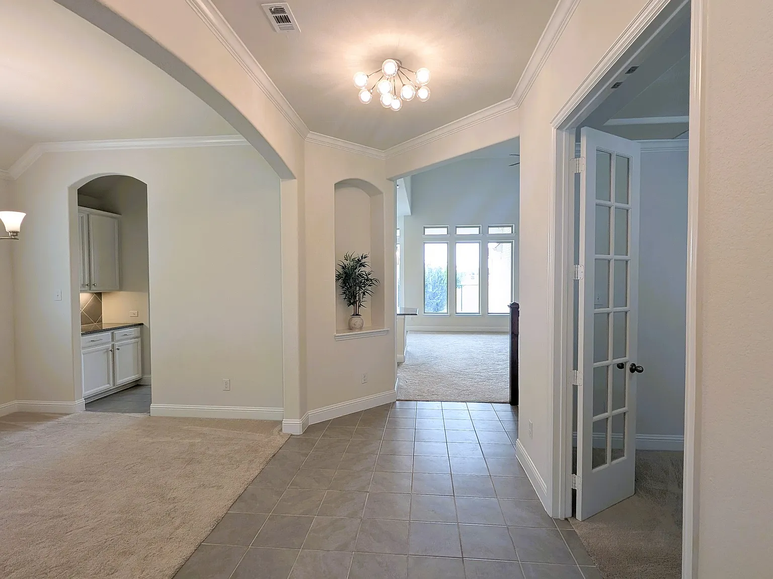 4 bed, 3359 sqft, $3,800 — Photo 3