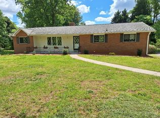 149 N Peace Haven Rd, Winston Salem, NC 27104