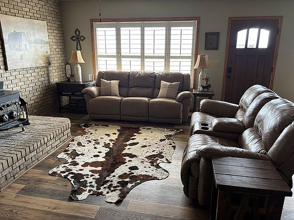 4th image of 38332 County Road Uu Rd