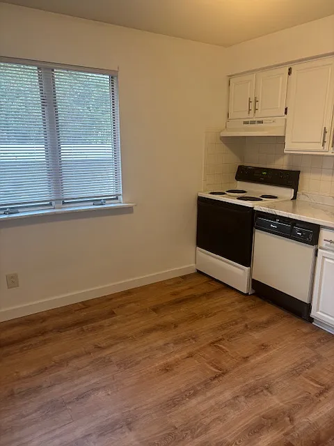 2 bed, 1.5 bath, 840 sqft, $1,050 — Photo 2