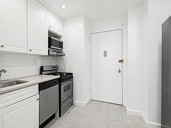 5th image of 562 W End Ave APT 12E