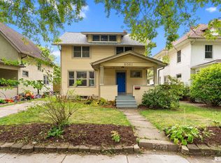 2021 13th St, Moline, IL 61265