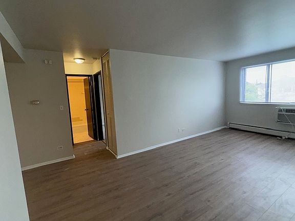 3rd image of 5306 N Cumberland Ave #321