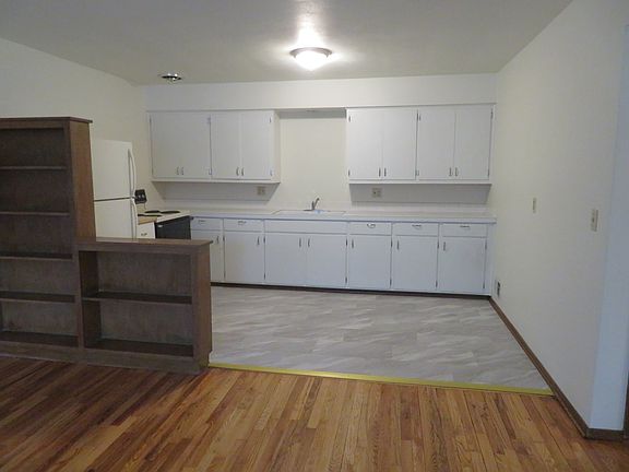 3rd image of 421 Valeria Dr