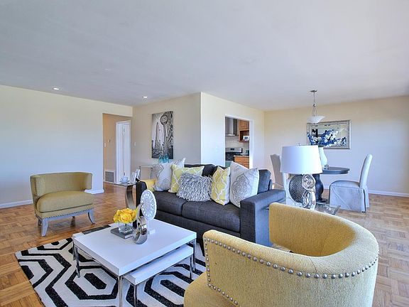 3rd image of 25 Palisades Dr