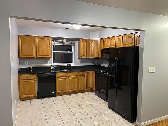 2nd image of 2-66 Telford St #2