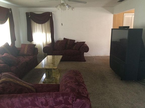 3rd image of 2152 N Lomita Ave