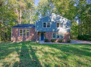 1088 W Outer Dr, Oak Ridge, TN 37830