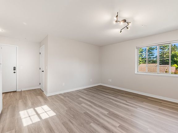 4th image of 901 Spruce St #D