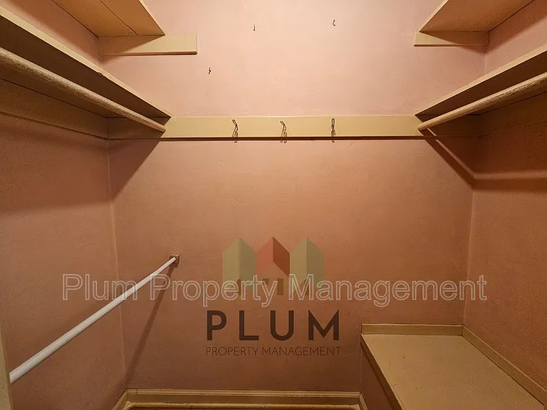 407 S 5th St E — Photo 12