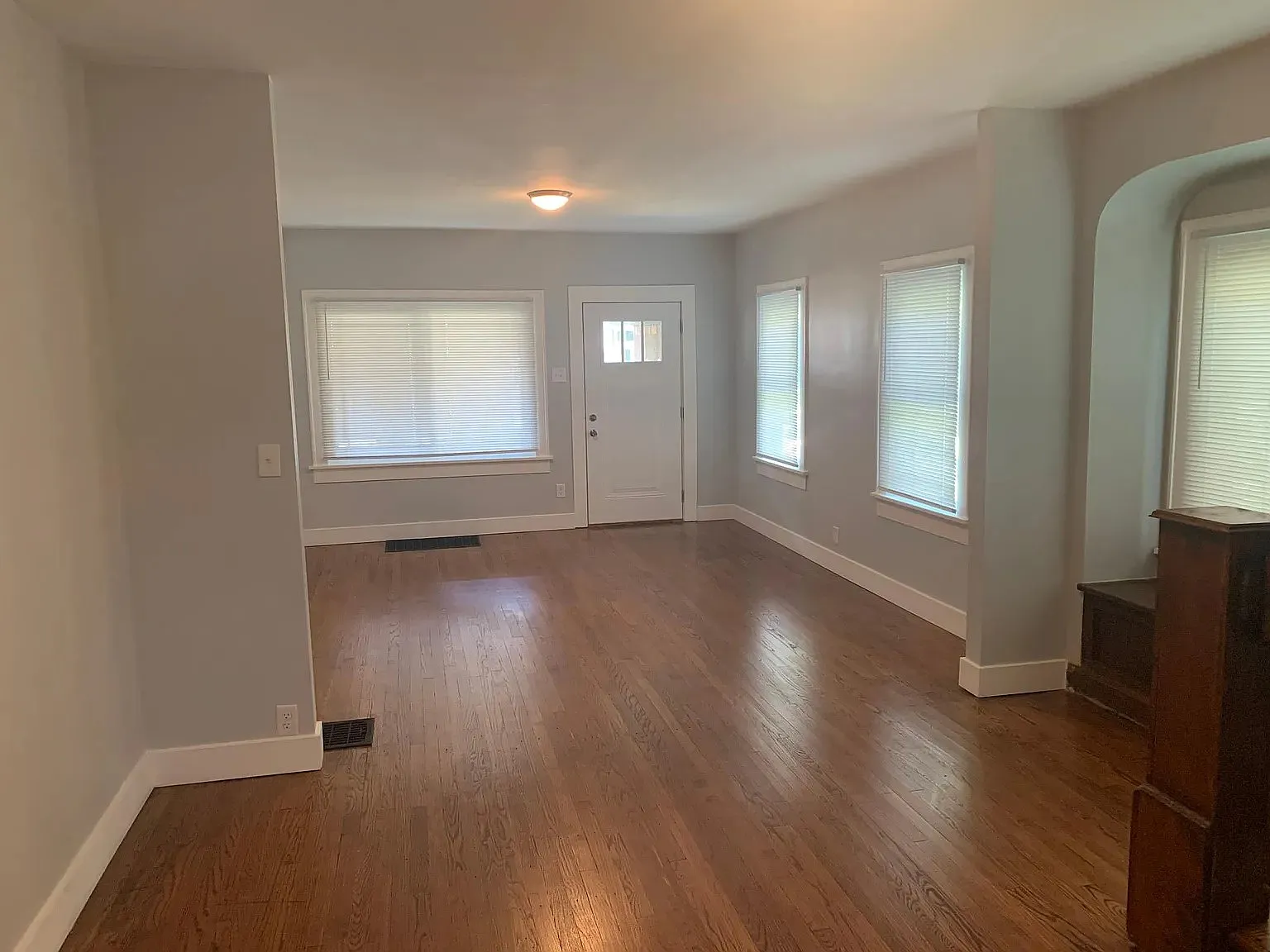 3 bed, 1.5 bath, 1368 sqft, $2,000 — Photo 2