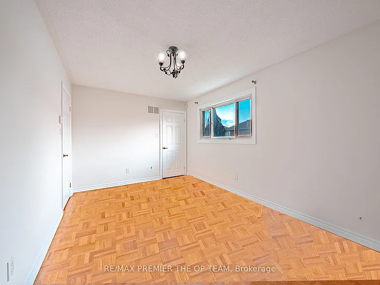79 Governor Cres — Photo 18