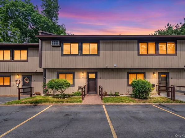 1505 Chelsea Cove S, Hopewell Junction, NY 12533