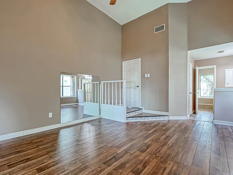 12218 Brighton Ln — Photo 2
