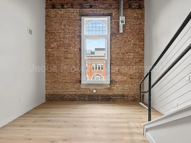 266 E Michigan Ave #402 — Photo 8