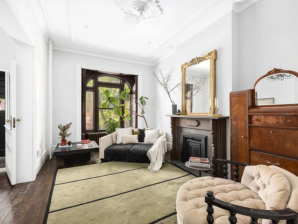 82 Chauncey St #2