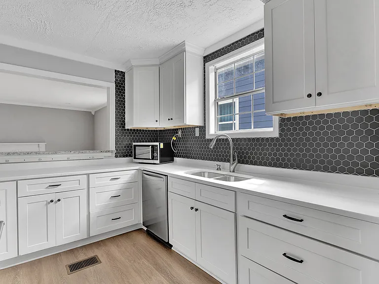 509 W Bell Ave — Photo 13