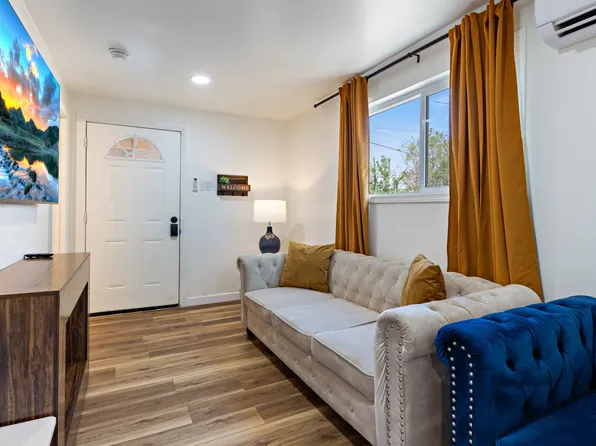 227 S Main St, Placentia, CA 92870