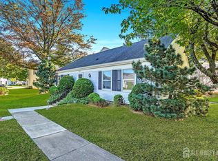 426 Redding Ln, Monroe Township, NJ 08831