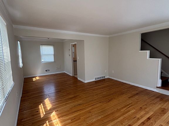 2nd image of 907 E Forest Ave