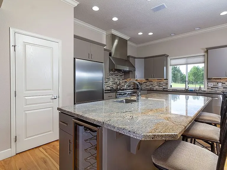 260 W Oakhampton Dr — Photo 4