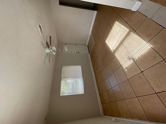 3rd image of 933 23rd Ave S
