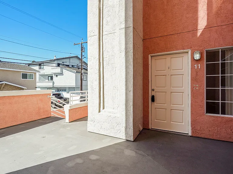 221 Donax Ave #11 — Photo 31