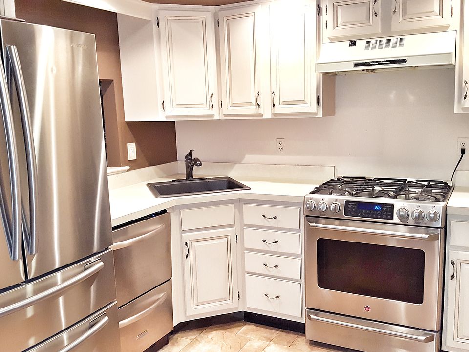 SS appliances in Kitchen