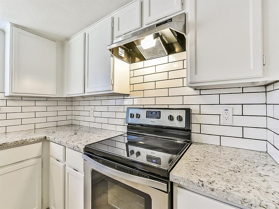 1st image of 7015 Fox Knoll Ln
