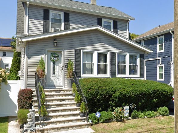210 Lees Ave