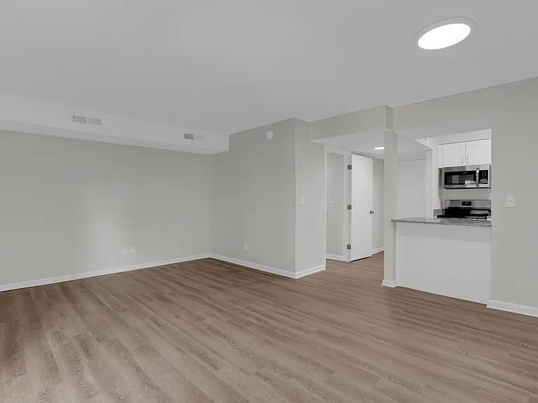 Capri Apartments — Photo 8