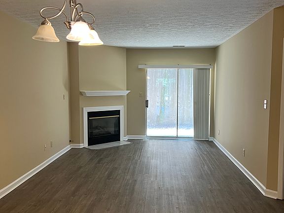 4th image of 1236 Lexington Rd Unit 101