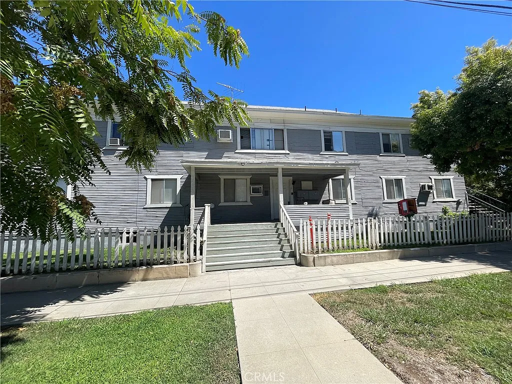 2 bed, 700 sqft, $1,745 — Photo 1
