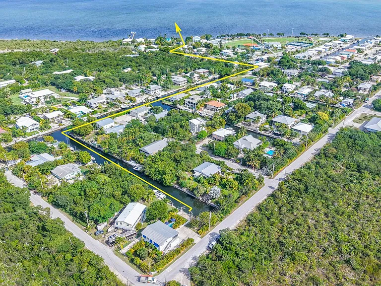 421 Ixora Dr — Photo 15