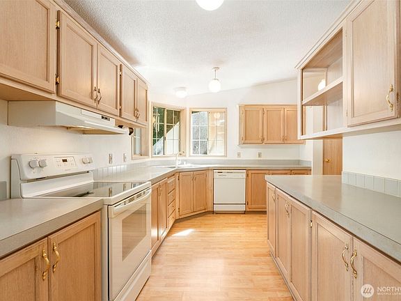 3rd image of 752 Jolie Way