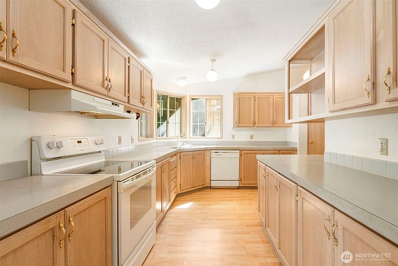3rd image of 752 Jolie Way