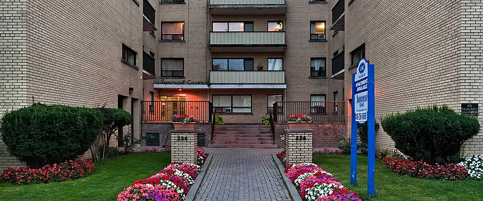Suncrest Court — Photo 2