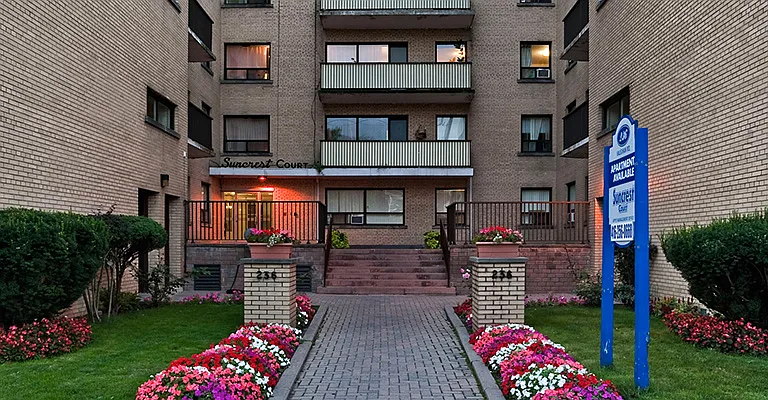 236 Vaughan Rd — Photo 2