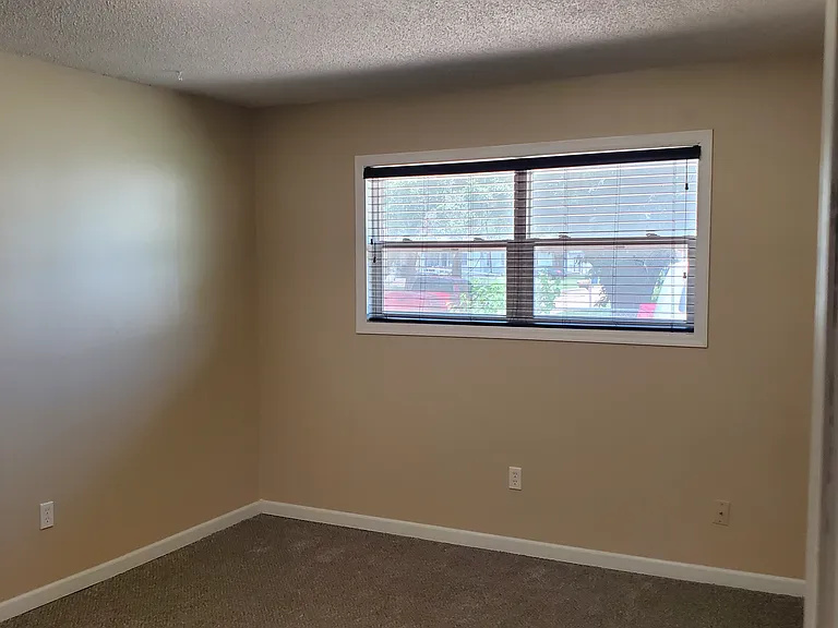 2324 W May Ave — Photo 8
