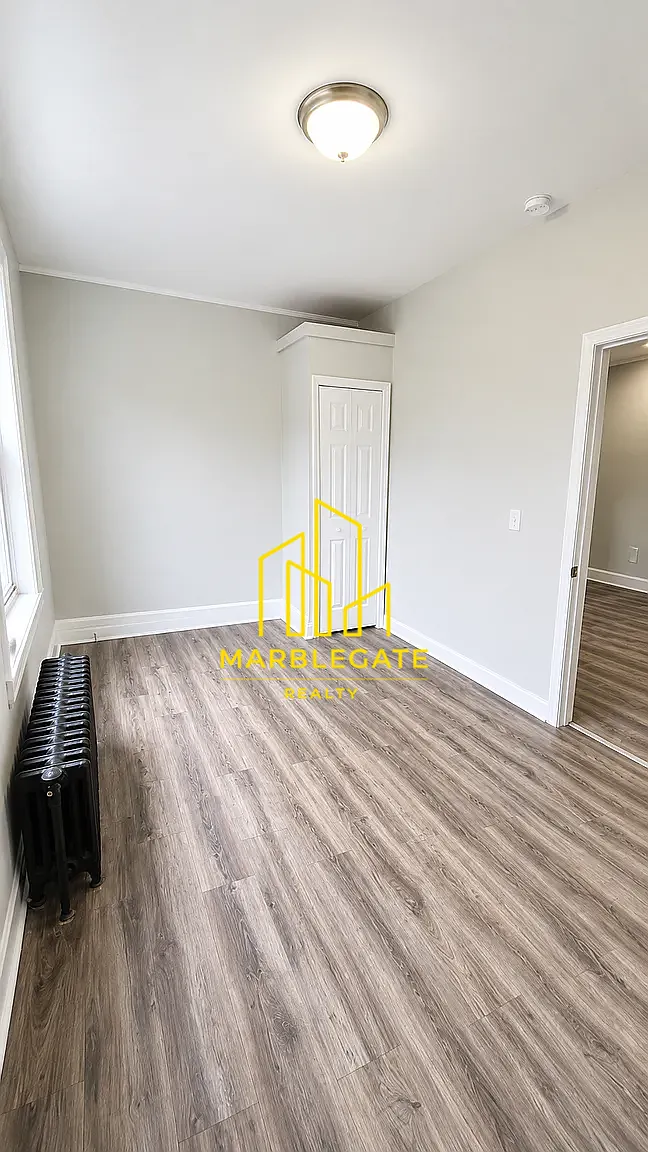 3 bed, 1050 sqft, $2,100 — Photo 2
