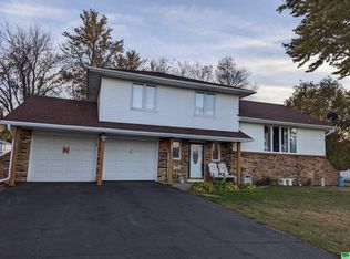 624 W Flurie Rd, Dakota Dunes, SD 57049