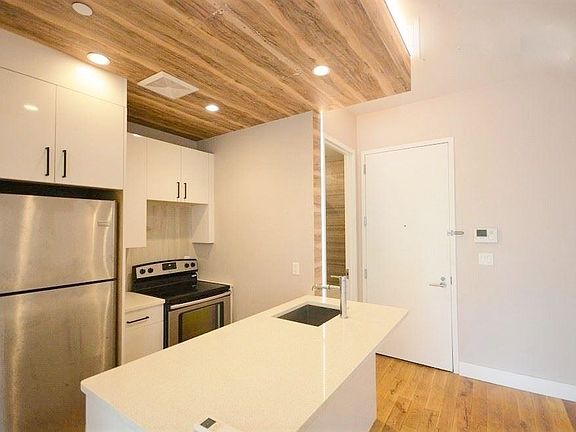 3rd image of 482 Hancock St