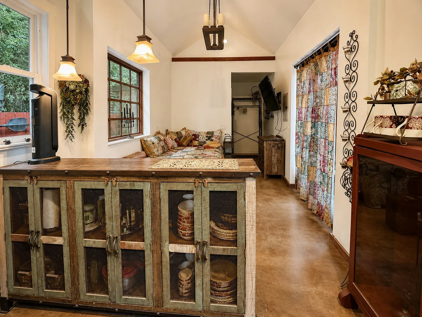 Studio, 390 sqft, $2,500 — Photo 4